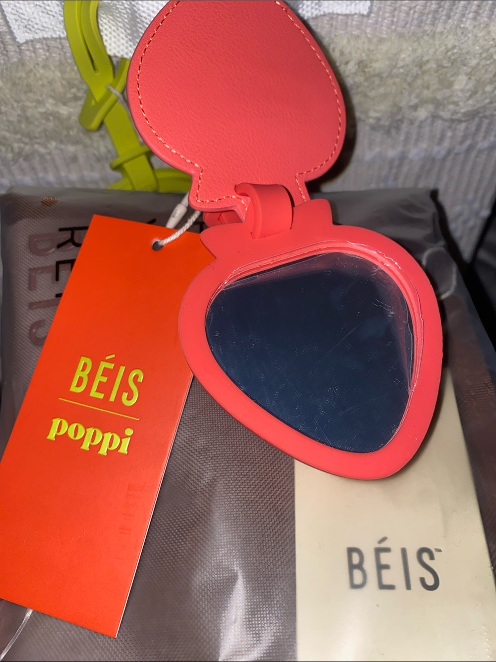 BEIS x Poppi Luggage tag & mirror bag charm - Picture 8 of 14